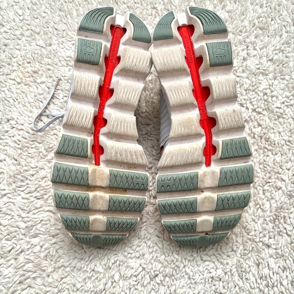 On Cloud Running Copper Frost 9.5 - Picture 4 of 9